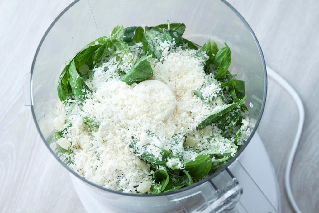 Food Makes Me Happy Pesto Sauce and Rotisserie Chicken Focaccia